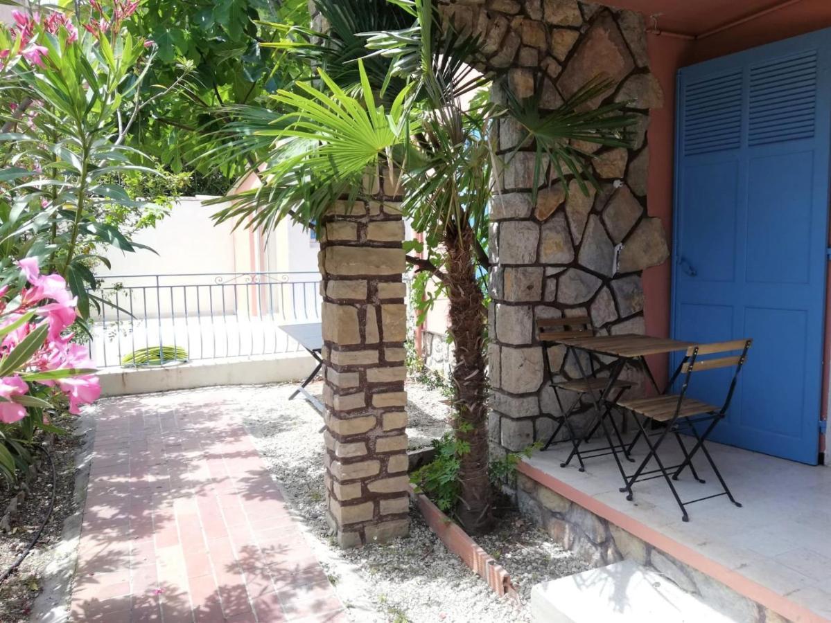 Beaux Appartements 3 Pieces Avec Espaces Exterieurs Et Parking - Proche Plage อิแยร์ ภายนอก รูปภาพ