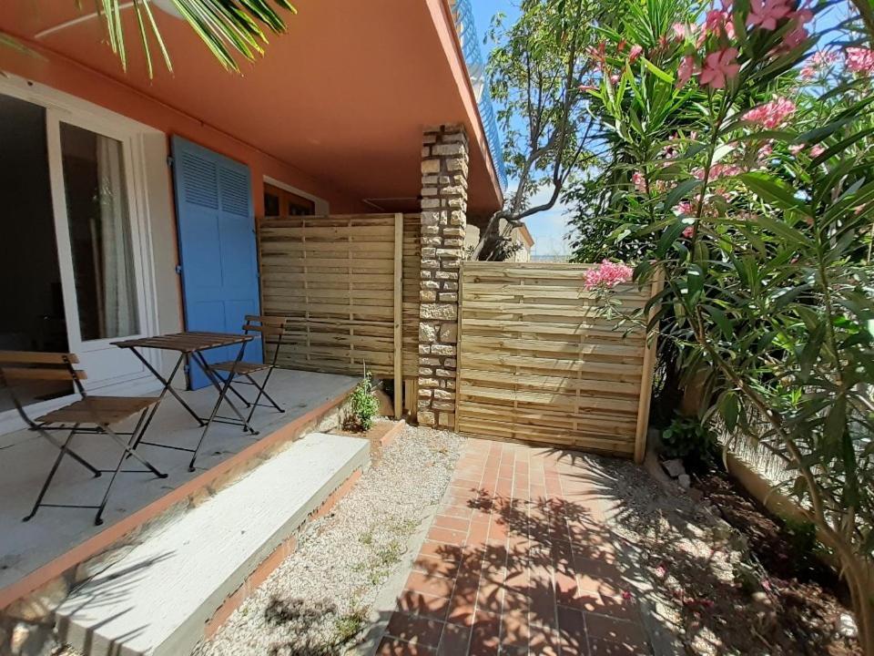 Beaux Appartements 3 Pieces Avec Espaces Exterieurs Et Parking - Proche Plage อิแยร์ ภายนอก รูปภาพ